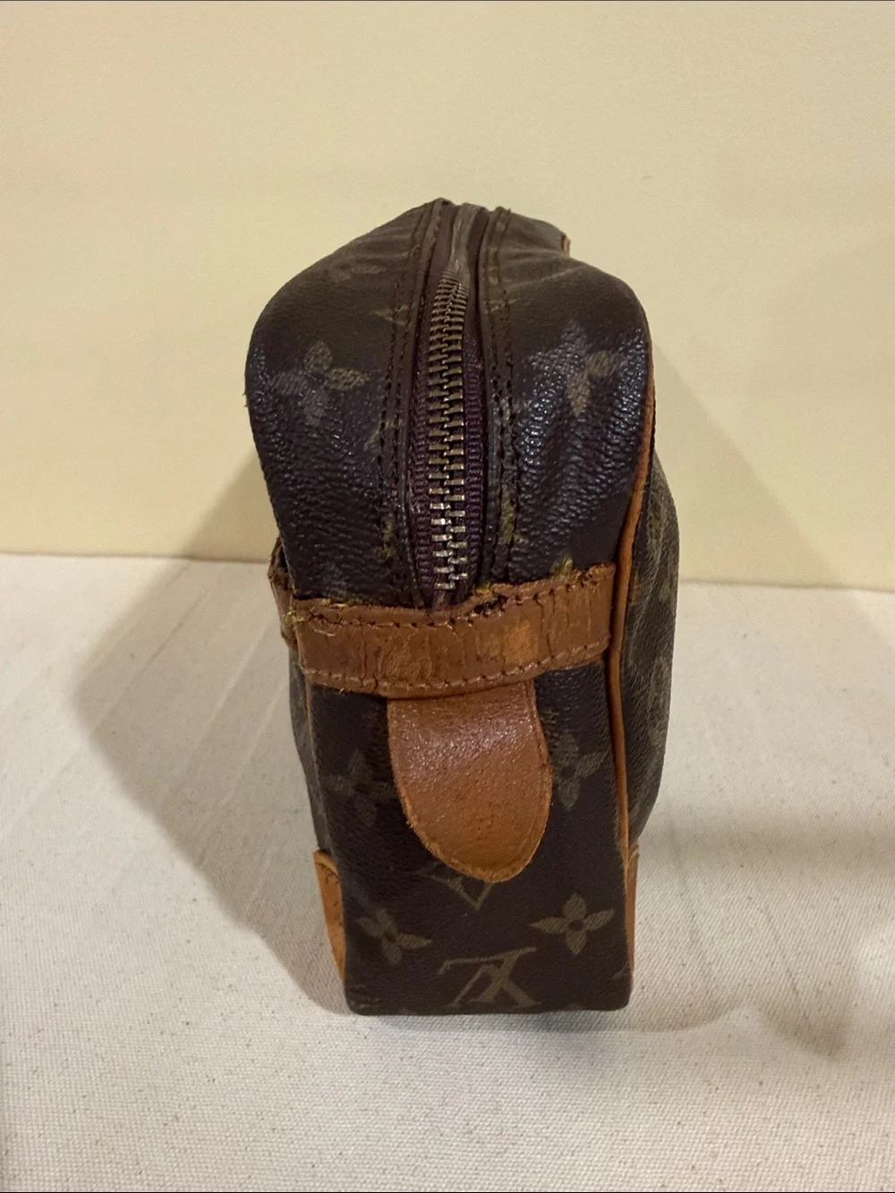 Louis Vuitton Monogram Canvas Satchel in Brown with Tan Trim Unisex authentic